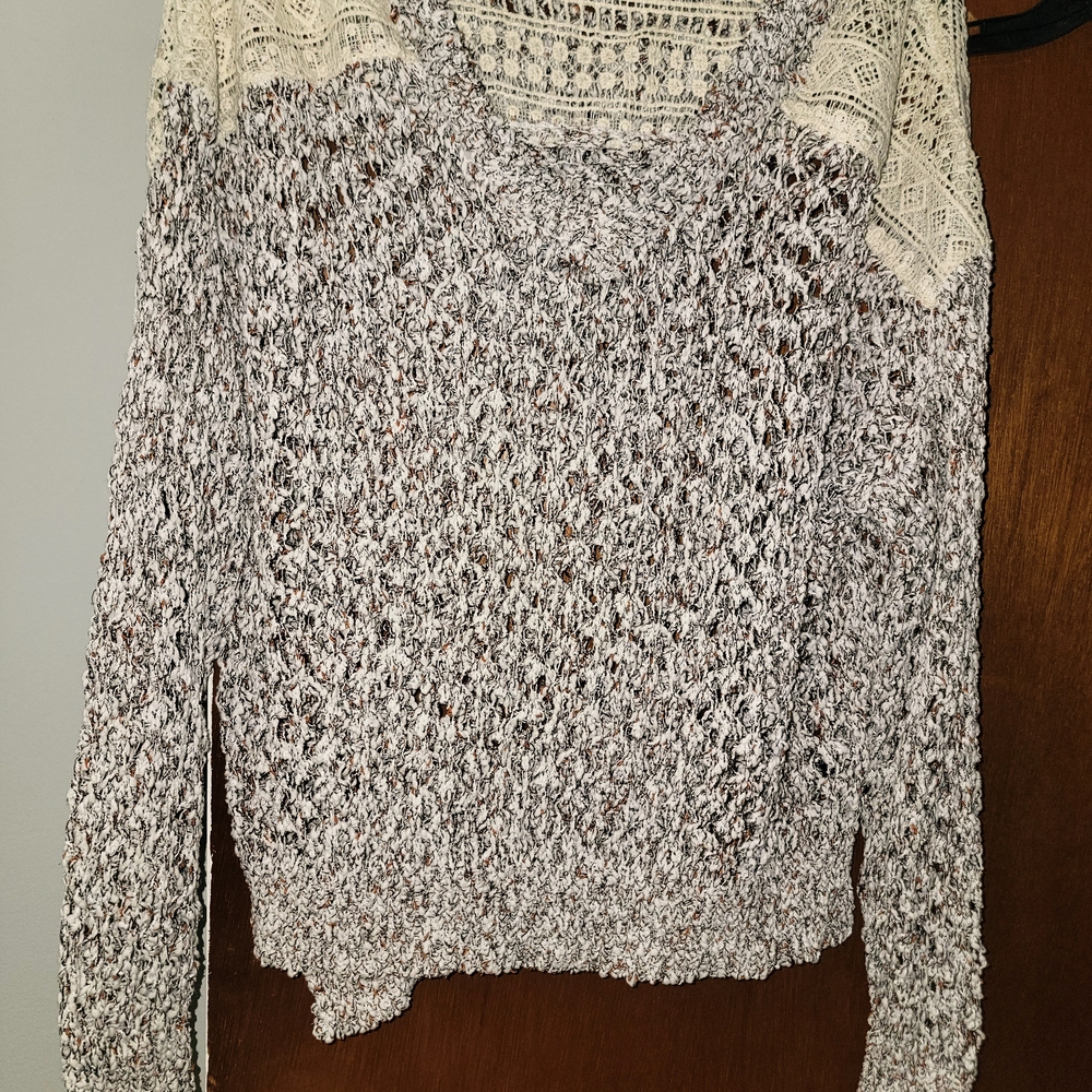 POL Cream and Gray Crew Neck Sweater with Textural Knit With Hood